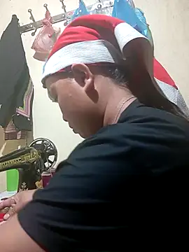 Snapshot of -Kitty-92 chatting on September 21, 2025, 2:40 pm -Kitty-92 online show from September 21, 2025, 2:40 pm