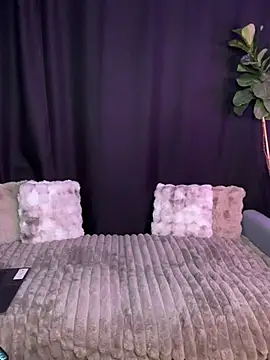 Snapshot of SerynthMeira chatting on October 26, 2025, 3:51 pm SerynthMeira online show from October 26, 2025, 3:51 pm