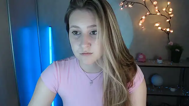 Snapshot of Milka_kamila chatting on June 25, 2026, 12:31 pm Milka kamila online show from June 25, 2026, 12:31 pm