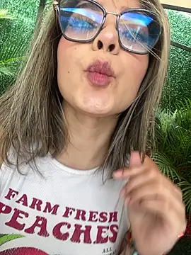 ShyNotSorryXXX online show from September 12, 2025, 1:11 pm