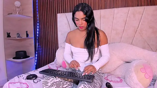 Snapshot of Catalleya_flower chatting on June 21, 2026, 8:00 pm Catalleya flower online show from June 21, 2026, 8:00 pm