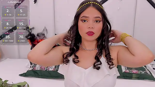 AlanaCusack online show from October 19, 2025, 12:39 pm