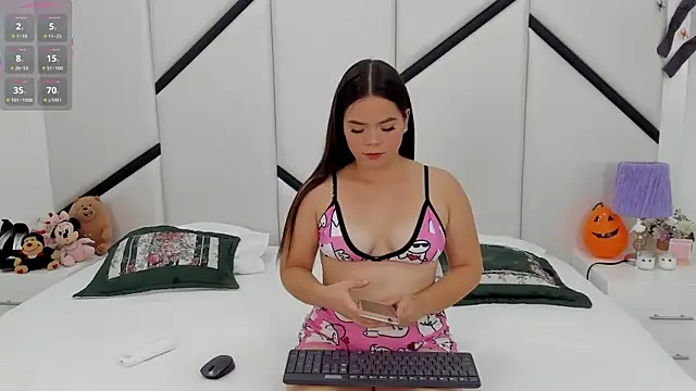 AlanaCusack online show from October 24, 2025, 11:50 am