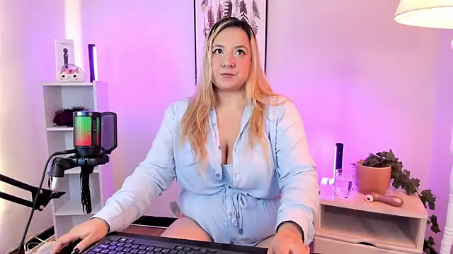 hollie joliie online show from March 20, 2026, 11:59 am