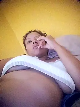 Snapshot of EAAM1@xh chatting on February 2, 2026, 7:23 pm EAAM1xh online show from February 2, 2026, 7:23 pm