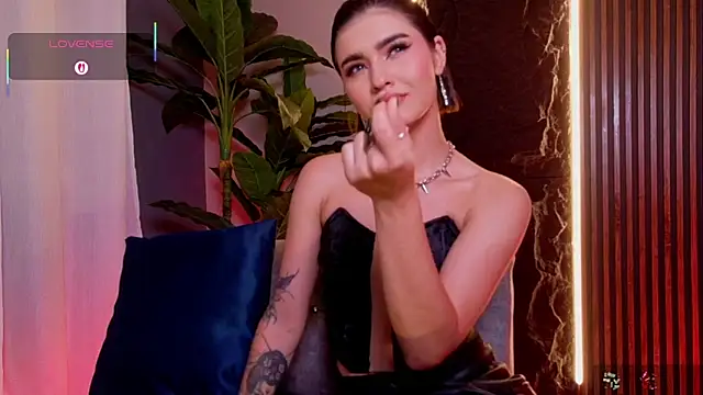 Snapshot of La_Diabla_111_ chatting on October 2, 2025, 7:32 pm La Diabla 111 online show from October 2, 2025, 7:32 pm