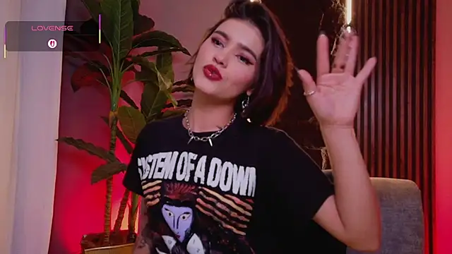 Snapshot of La_Diabla_111_ chatting on October 4, 2025, 9:13 pm La Diabla 111 online show from October 4, 2025, 9:13 pm