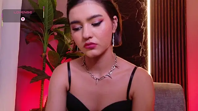 Snapshot of La_Diabla_111_ chatting on October 6, 2025, 7:00 pm La Diabla 111 online show from October 6, 2025, 7:00 pm