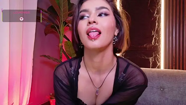 Snapshot of La_Diabla_111_ chatting on October 9, 2025, 8:18 pm La Diabla 111 online show from October 9, 2025, 8:18 pm