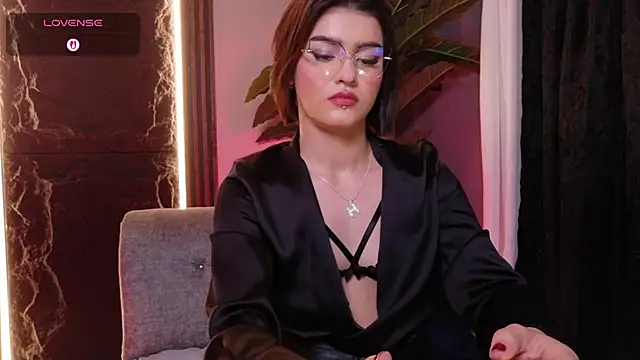 Snapshot of La_Diabla_111_ chatting on October 28, 2025, 7:27 pm La Diabla 111 online show from October 28, 2025, 7:27 pm