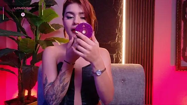 Snapshot of La_Diabla_111_ chatting on November 30, 2025, 1:48 pm La Diabla 111 online show from November 30, 2025, 1:48 pm