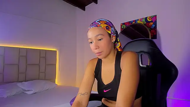 Snapshot of JennyLawrence chatting on November 9, 2025, 7:45 pm JennyLawrence online show from November 9, 2025, 7:45 pm