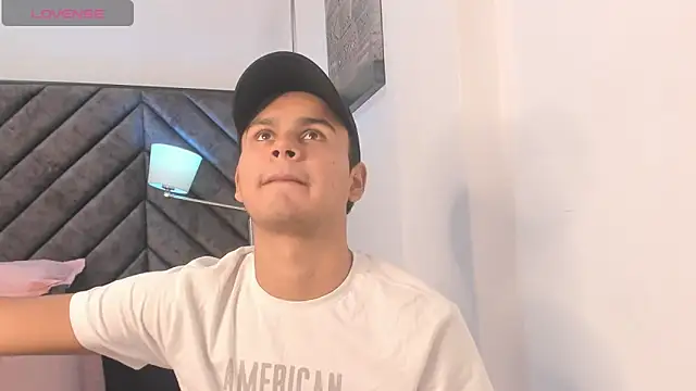 Tthiago cruz online show from October 2, 2025, 11:12 pm