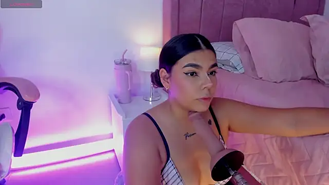 AliceThundeer online show from November 12, 2025, 4:13 am