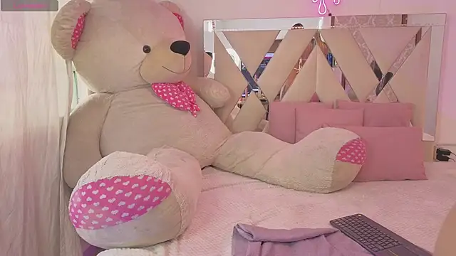 Kenndal tay online show from February 18, 2026, 7:10 pm