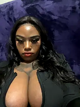 Snapshot of QUEEN_NOBUHLE_777 chatting on September 30, 2025, 3:33 am QUEEN NOBUHLE 777 online show from September 30, 2025, 3:33 am