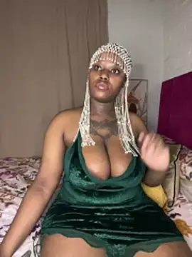 Snapshot of QUEEN_NOBUHLE_777 chatting on May 9, 2026, 11:43 pm QUEEN NOBUHLE 777 online show from May 9, 2026, 11:43 pm