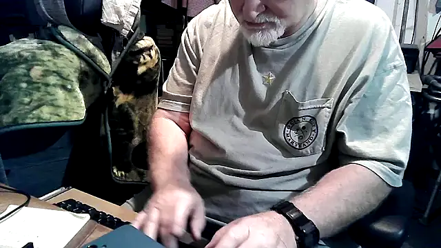 Snapshot of georgew62 chatting on September 18, 2025, 2:35 am georgew62 online show from September 18, 2025, 2:35 am