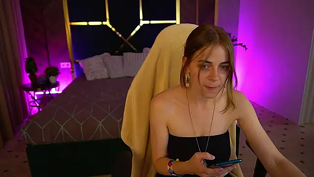 Snapshot of ShinyfromUa chatting on September 9, 2025, 12:59 pm ShinyfromUa online show from September 9, 2025, 12:59 pm