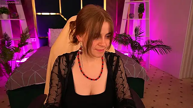 Snapshot of ShinyfromUa chatting on November 4, 2025, 10:09 pm ShinyfromUa online show from November 4, 2025, 10:09 pm