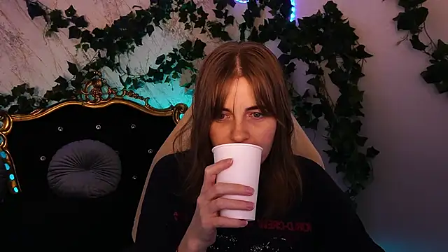 Snapshot of ShinyfromUa chatting on November 8, 2025, 10:52 pm ShinyfromUa online show from November 8, 2025, 10:52 pm