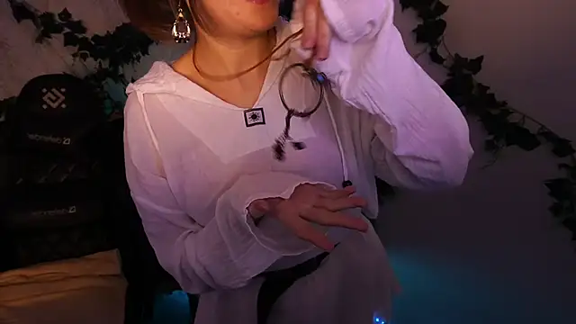 Snapshot of ShinyfromUa chatting on November 9, 2025, 9:24 pm ShinyfromUa online show from November 9, 2025, 9:24 pm