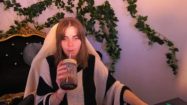 Snapshot of ShinyfromUa chatting on November 10, 2025, 10:53 pm ShinyfromUa online show from November 10, 2025, 10:53 pm