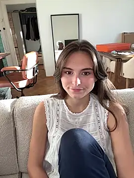 SophiiaStarr online show from September 20, 2025, 3:57 pm