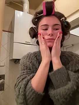 SophiiaStarr online show from February 15, 2026, 7:32 pm