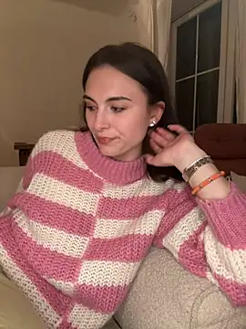 SophiiaStarr online show from April 1, 2026, 7:22 pm