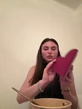 SophiiaStarr online show from April 8, 2026, 7:47 pm