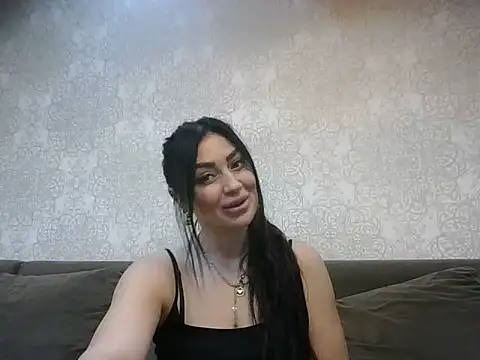 Snapshot of Elysmera chatting on November 6, 2025, 11:33 am Elysmera online show from November 6, 2025, 11:33 am