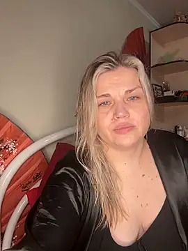 Nayvessa online show from November 25, 2025, 6:41 pm