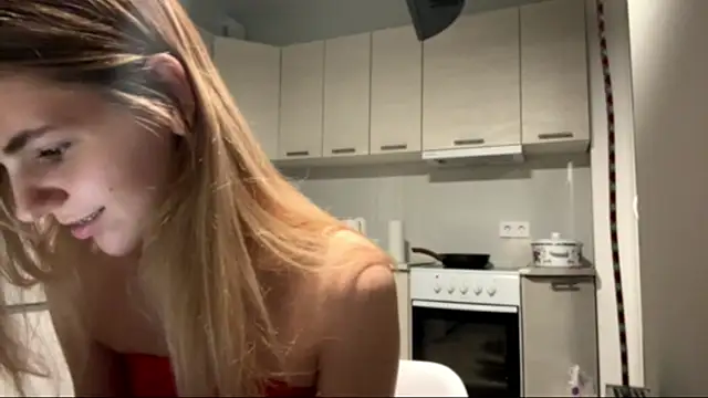 Snapshot of Denni_Spilber chatting on October 24, 2025, 5:20 pm Denni Spilber online show from October 24, 2025, 5:20 pm