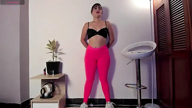 Snapshot of Maxinnevance chatting on September 30, 2025, 12:21 pm Maxinnevance online show from September 30, 2025, 12:21 pm