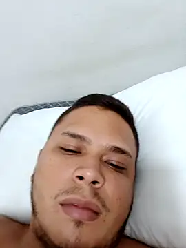 Snapshot of Alexboy022025 chatting on September 19, 2025, 10:32 pm Alexboy022025 online show from September 19, 2025, 10:32 pm