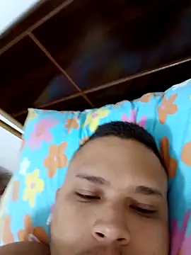 Snapshot of Alexboy022025 chatting on October 7, 2025, 12:08 am Alexboy022025 online show from October 7, 2025, 12:08 am