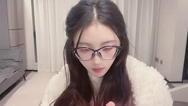 Snapshot of ZhaoZhao-ZM chatting on November 11, 2025, 1:55 pm ZhaoZhao-ZM online show from November 11, 2025, 1:55 pm