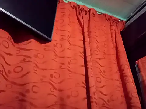 Snapshot of True_Di chatting on September 21, 2025, 1:07 am True Di online show from September 21, 2025, 1:07 am