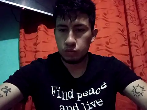 Snapshot of True_Di chatting on September 28, 2025, 1:33 am True Di online show from September 28, 2025, 1:33 am