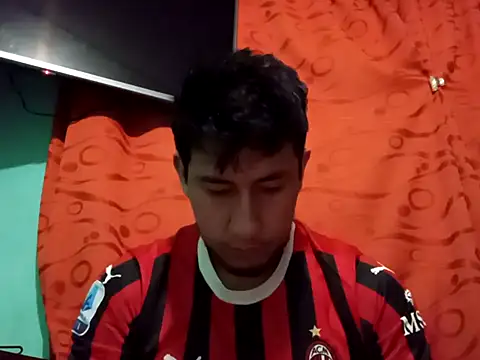 Snapshot of True_Di chatting on October 5, 2025, 2:21 am True Di online show from October 5, 2025, 2:21 am