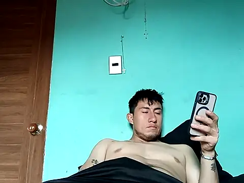 Snapshot of True_Di chatting on October 31, 2025, 6:31 pm True Di online show from October 31, 2025, 6:31 pm