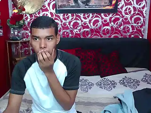 Snapshot of TWOBOYSPEINHOT chatting on September 26, 2025, 12:25 am TWOBOYSPEINHOT online show from September 26, 2025, 12:25 am