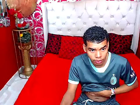 Snapshot of TWOBOYSPEINHOT chatting on November 18, 2025, 11:59 pm TWOBOYSPEINHOT online show from November 18, 2025, 11:59 pm