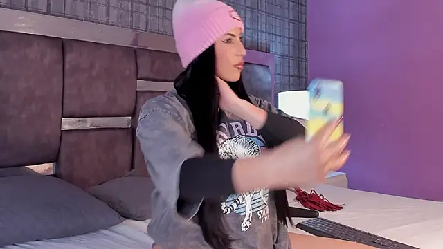 Snapshot of AmaaraRosse chatting on October 25, 2025, 2:35 pm AmaaraRosse online show from October 25, 2025, 2:35 pm