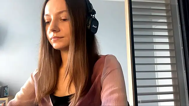 Snapshot of SoulHiperAgne_ chatting on September 16, 2025, 9:10 am SoulHiperAgne online show from September 16, 2025, 9:10 am