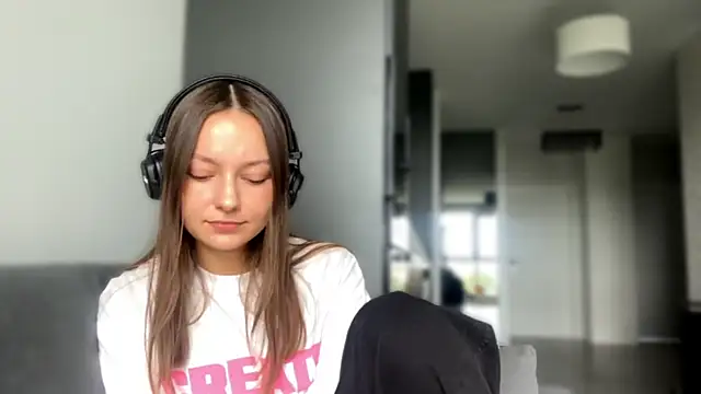 Snapshot of SoulHiperAgne_ chatting on September 18, 2025, 9:44 am SoulHiperAgne online show from September 18, 2025, 9:44 am