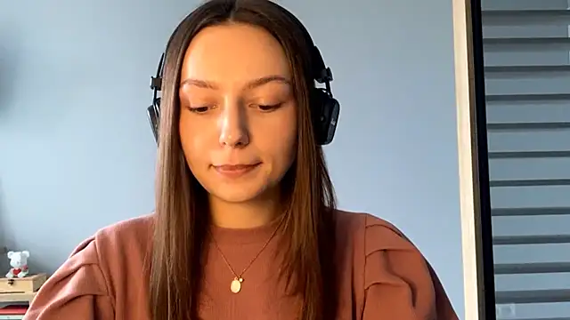 Snapshot of SoulHiperAgne_ chatting on October 3, 2025, 12:13 pm SoulHiperAgne online show from October 3, 2025, 12:13 pm