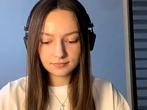 Snapshot of SoulHiperAgne_ chatting on October 5, 2025, 7:17 am SoulHiperAgne online show from October 5, 2025, 7:17 am