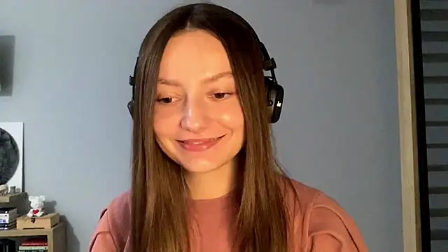 Snapshot of SoulHiperAgne_ chatting on October 19, 2025, 1:12 pm SoulHiperAgne online show from October 19, 2025, 1:12 pm